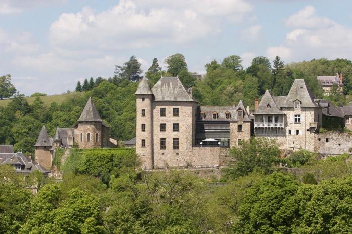 Transformation de l'Ancien Pensionnat Sainte Marie (XVIme) en Htel 4 toiles avec restaurant  UZERCHE (19) : Htel Joyet de Maubec (1)